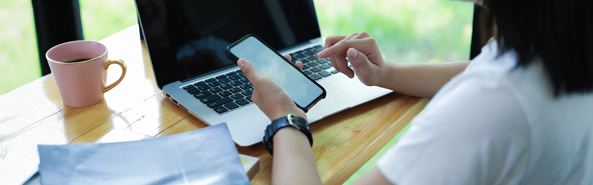 Integração entre ERP e banco para pagamentos automatizados via Pix e APIs.
