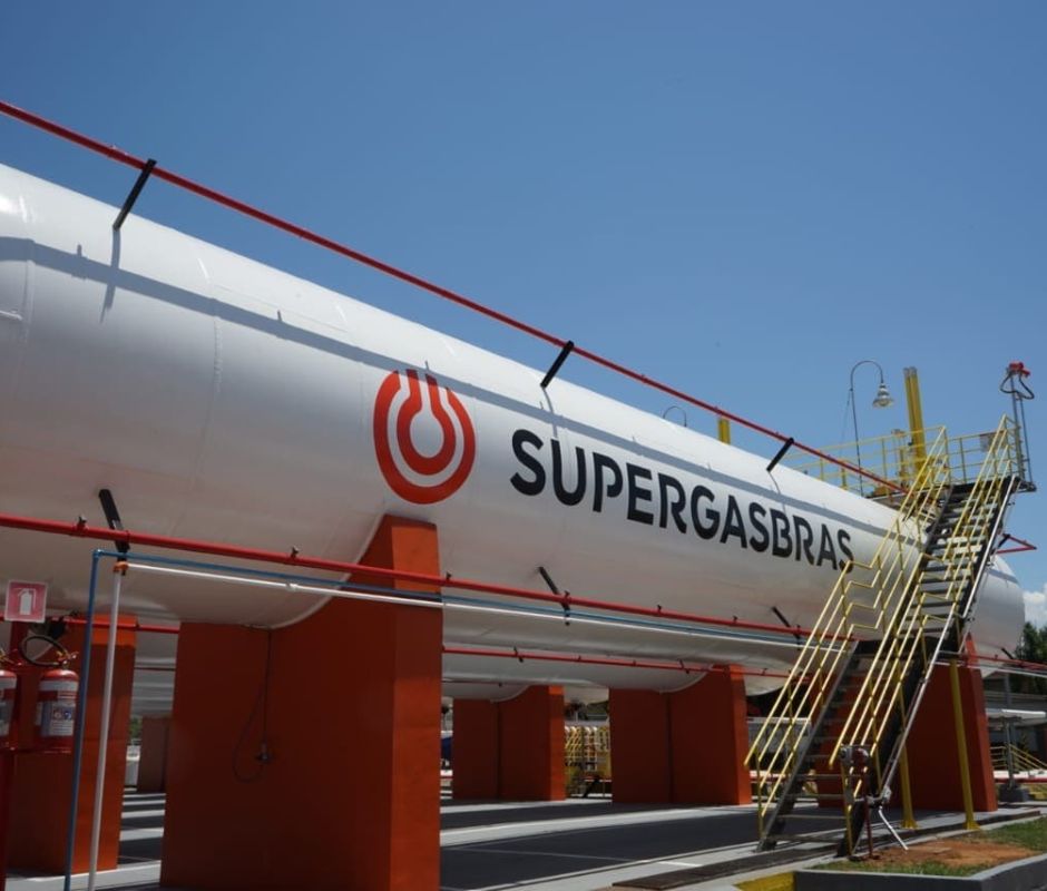 Tanque industrial da Supergasbras com gestão de contratos IFRS 16 integrada ao SAP pela MakeValue